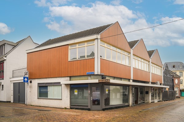 For sale: Ruim appartement met veel mogelijkheden en een groot dakterras in het centrum van Leerdam 